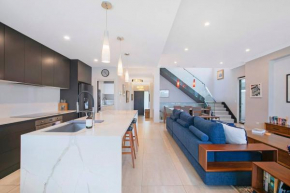 'The Stuart' Tri-Level Luxury with Poolside Dining
